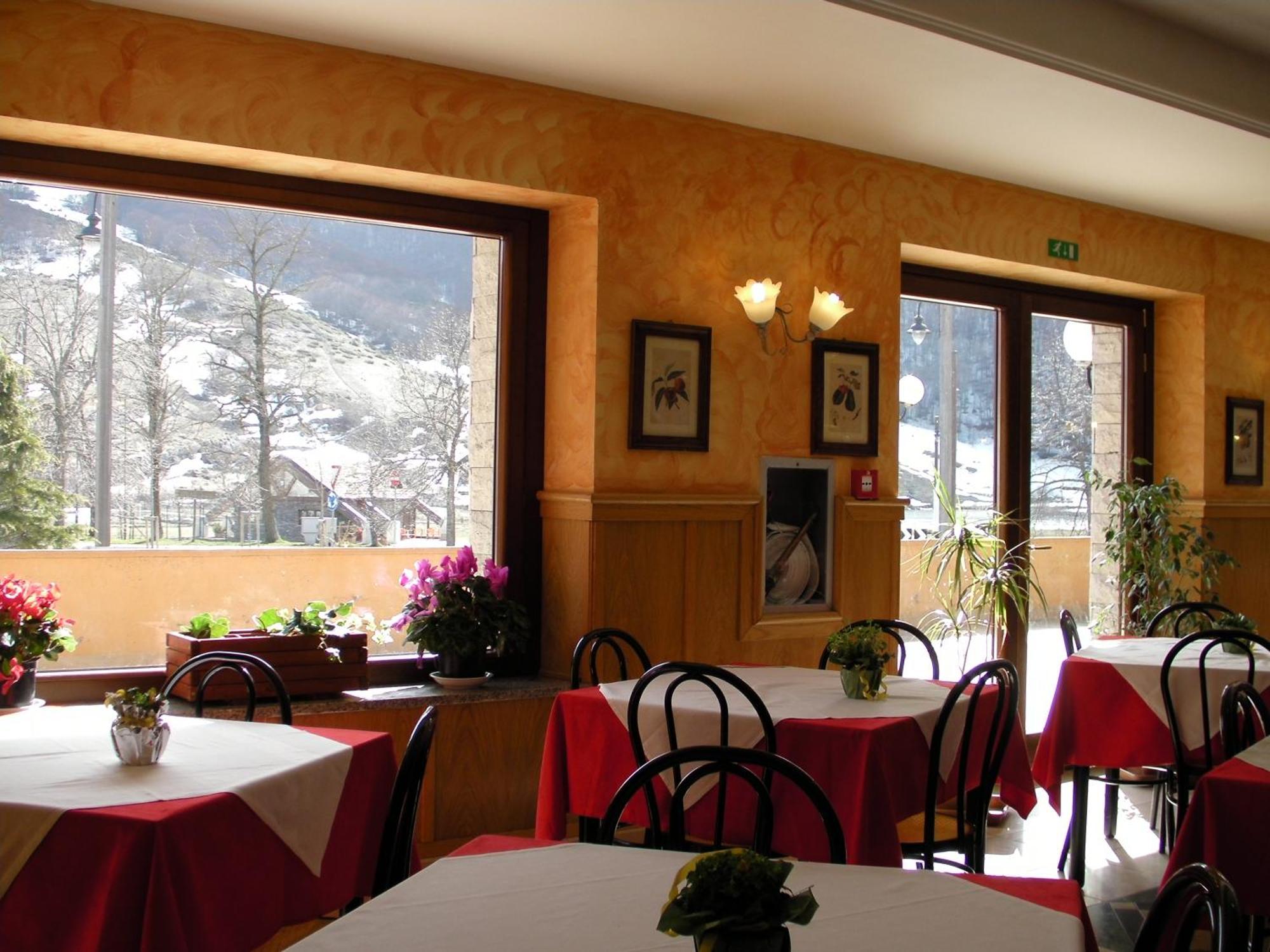 Alba Sporting Hotel Rocca di Mezzo Εξωτερικό φωτογραφία