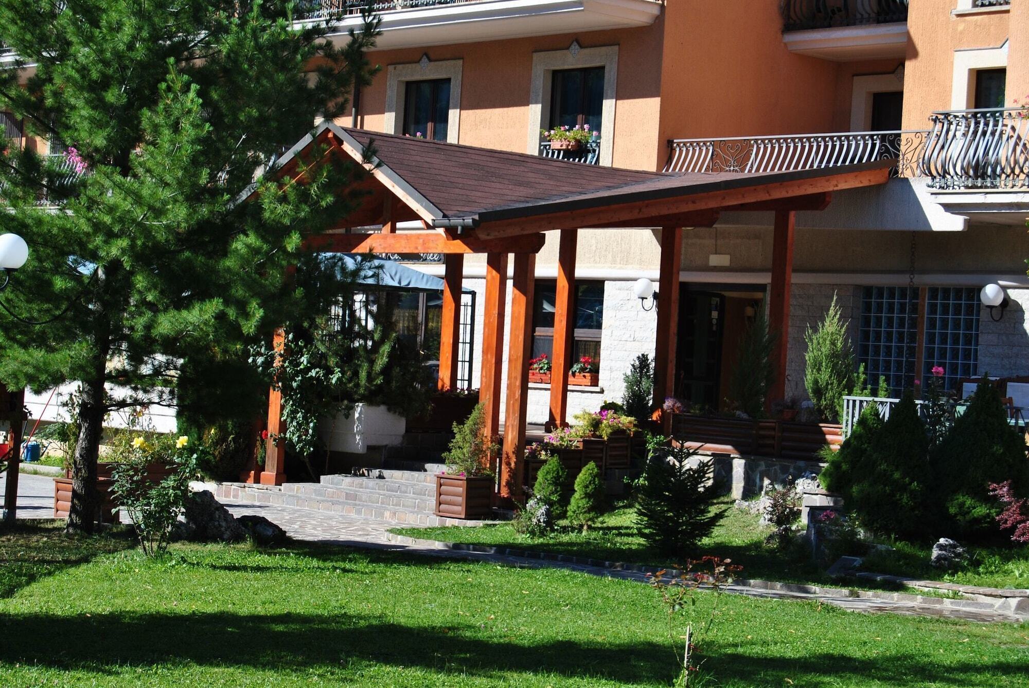 Alba Sporting Hotel Rocca di Mezzo Εξωτερικό φωτογραφία
